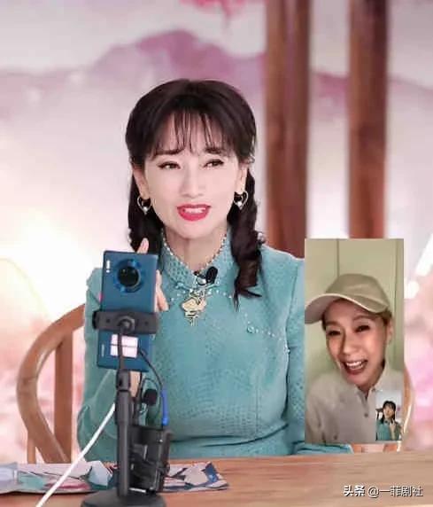 娱乐吃瓜美女被吐槽,吃瓜美女遭遇吐槽风波