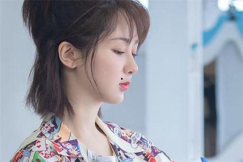 杨紫吃瓜娱乐圈八卦视频,一场吃瓜大作战