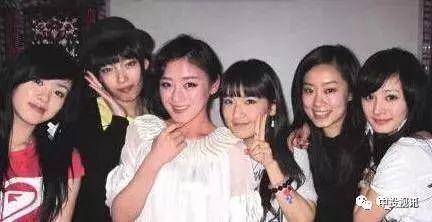 闺蜜进了娱乐圈吃瓜,娱乐圈吃瓜盛宴即将开启！